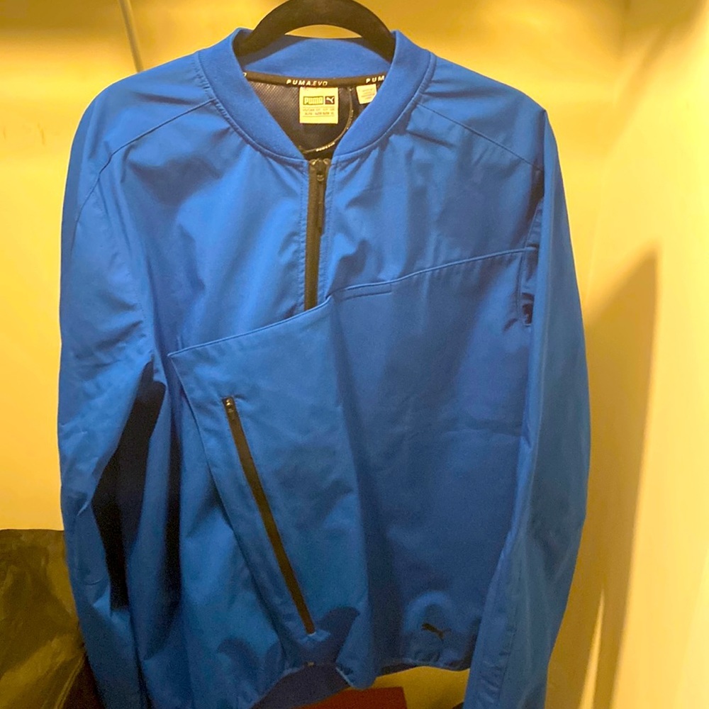 Puma Men’s windbreaker by puma very unique looking preowned